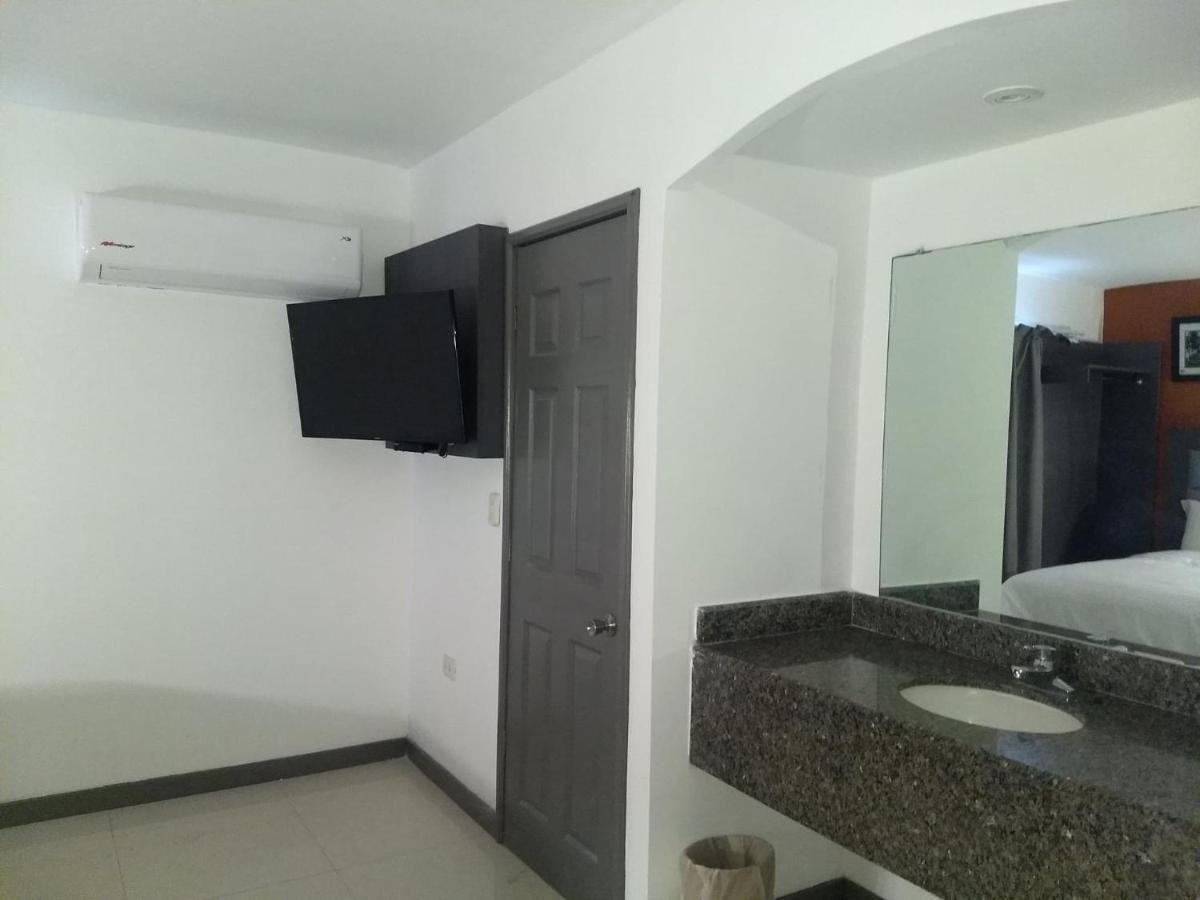 Hotel El Rancho Sabinas Hidalgo エクステリア 写真