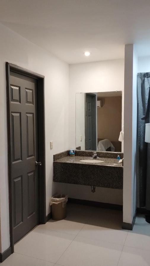 Hotel El Rancho Sabinas Hidalgo エクステリア 写真